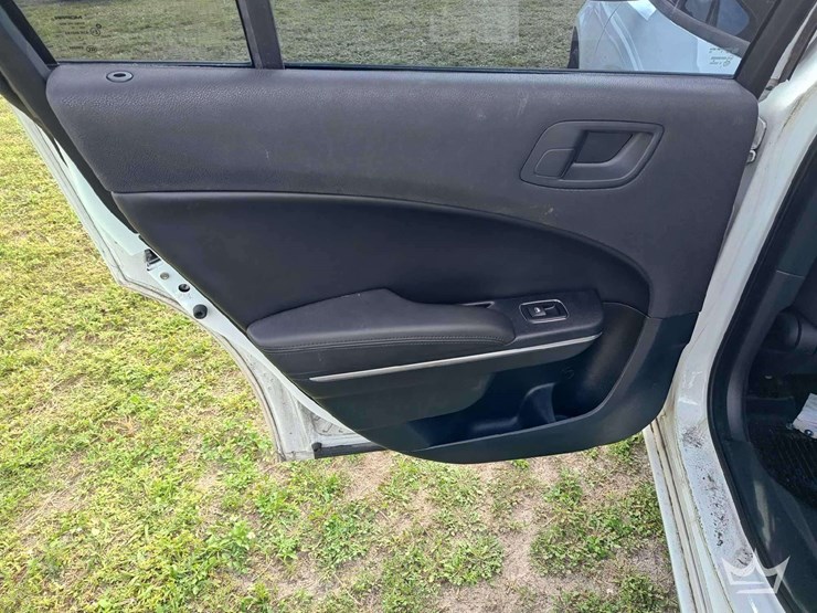 2017-dodge-charger-sedan-image-22