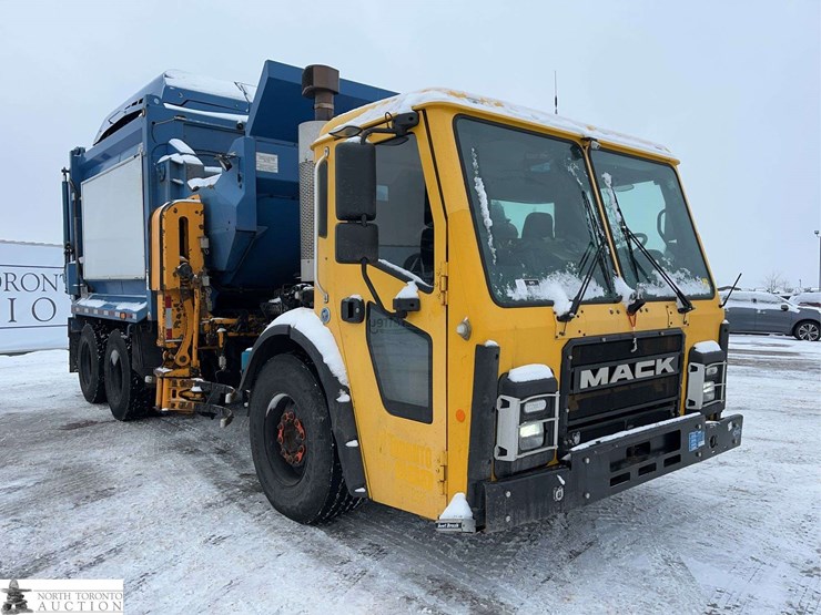 2018-mack-lr633-t/a-refuse-truck-image-4
