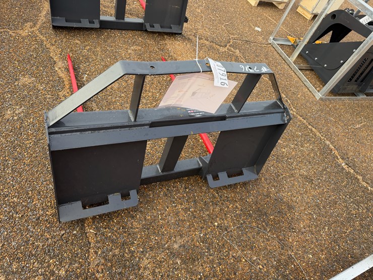 #7916-•-skid-steer-bale-spear-image-4