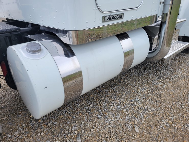 2012-kenworth-w900l-image-25