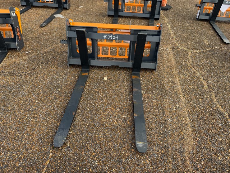 #7924-•-skid-steer-pallet-forks-image-5