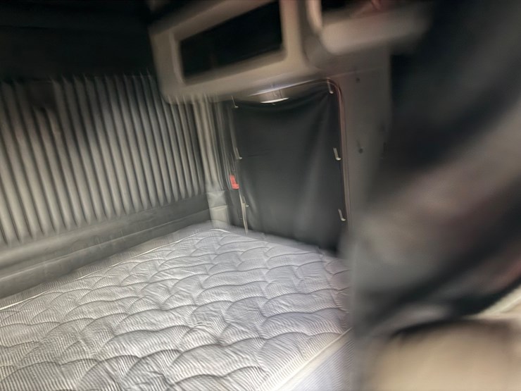 2014-kenworth-t660-image-14