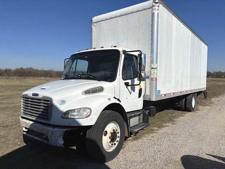 2016-freightliner-m2-106-image-1