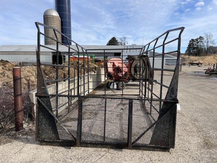 gruett's-hay-wagon-cage-image-2