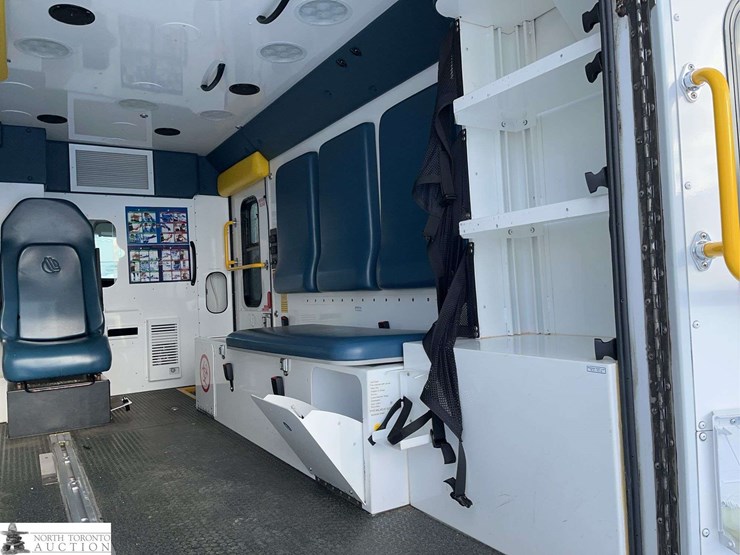 2016-chevrolet-express-s/a-ambulance-image-33