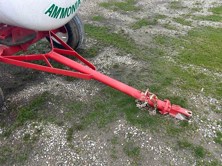 1000-gal.-nh3-tank-on-gear-#15-image-2