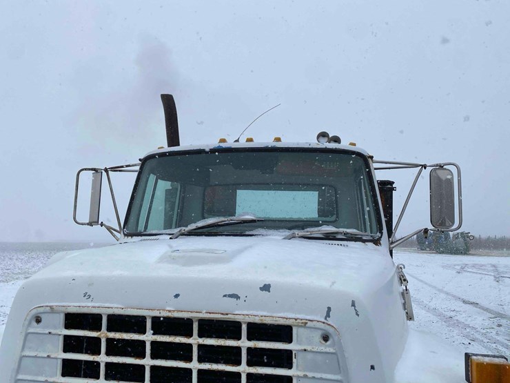 1983-ford-9000-image-8