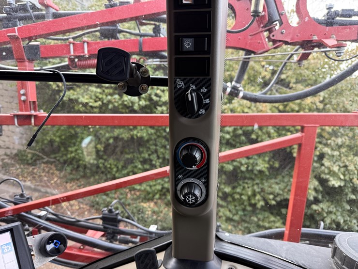 2019-case-ih-patriot-2250-image-40