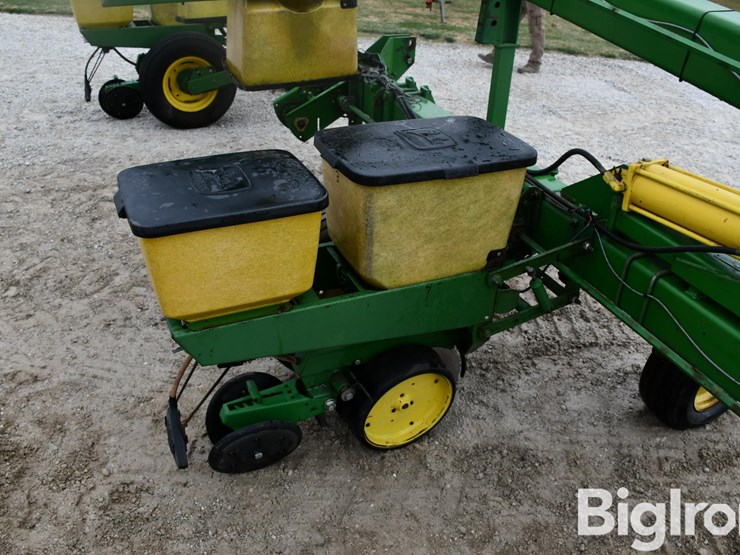 john-deere-male-row-4-0/4-1-planter-image-19
