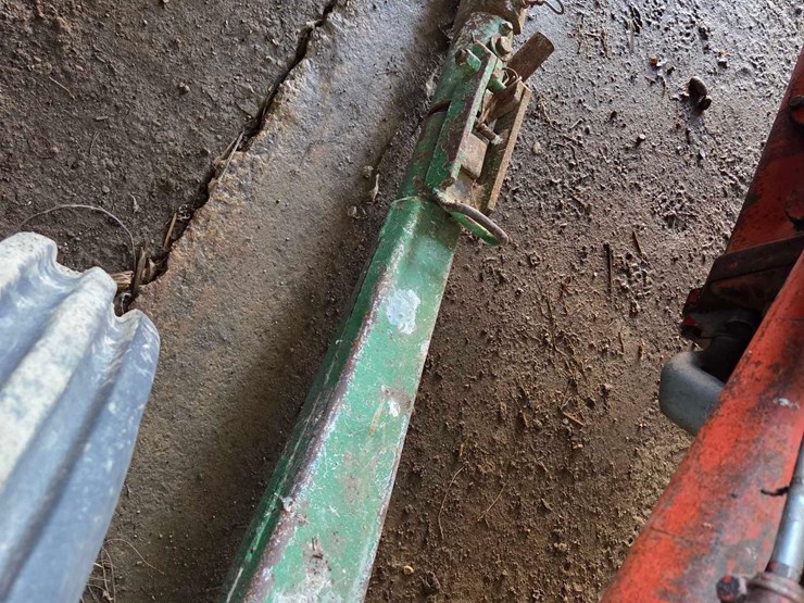 parker-gravity-wagon-on-gehl-running-gear-w/-roll-tarp-image-7