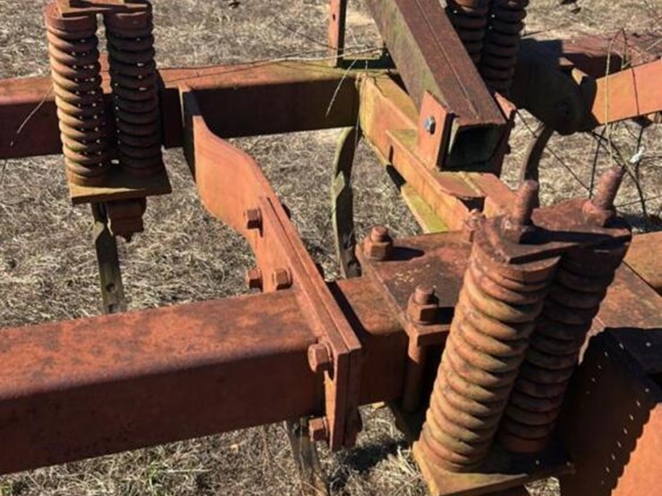 international-chisel-plow-image-6