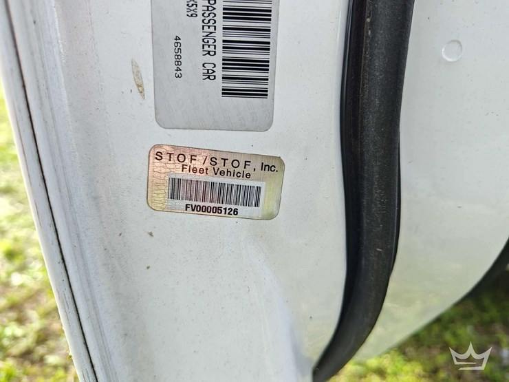 2015-dodge-charger-sedan-image-30