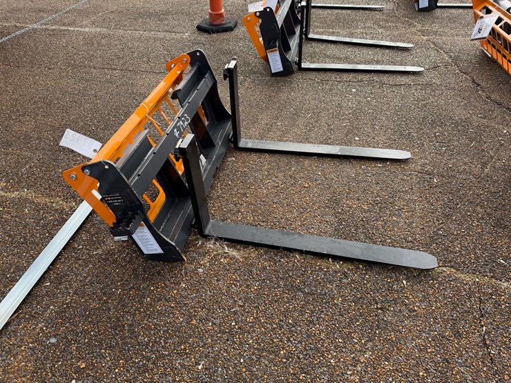 #7923-•-skid-steer-pallet-forks-image-5