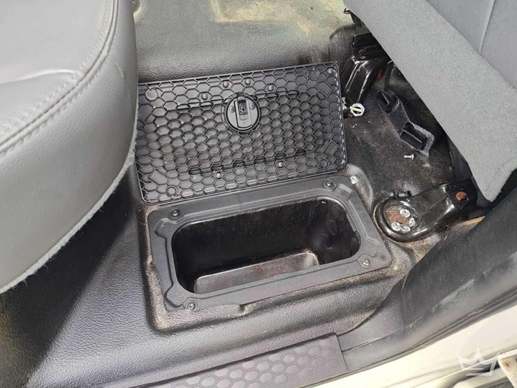 2017-dodge-1500-image-36