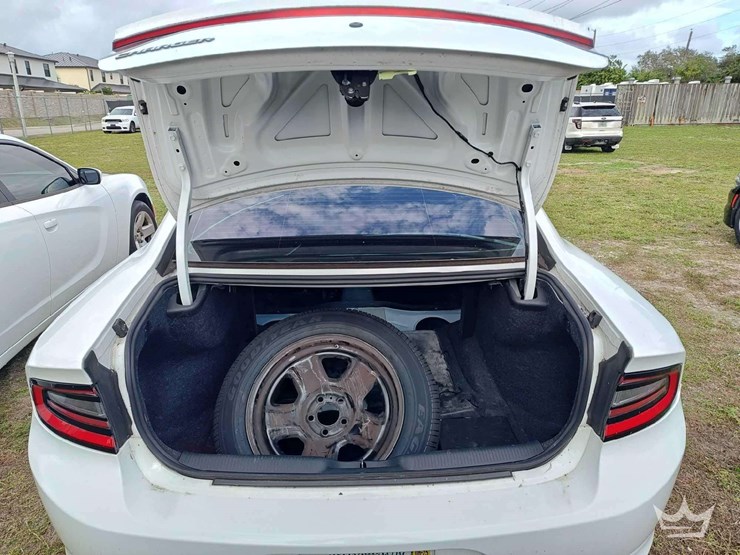 2017-dodge-charger-sedan-image-36