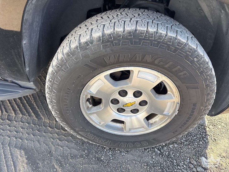 2010-chevrolet-tahoe-image-25