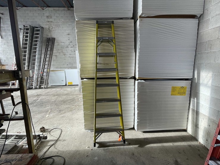 #2293-•-titan-8'-aluminum-ladder-image-1