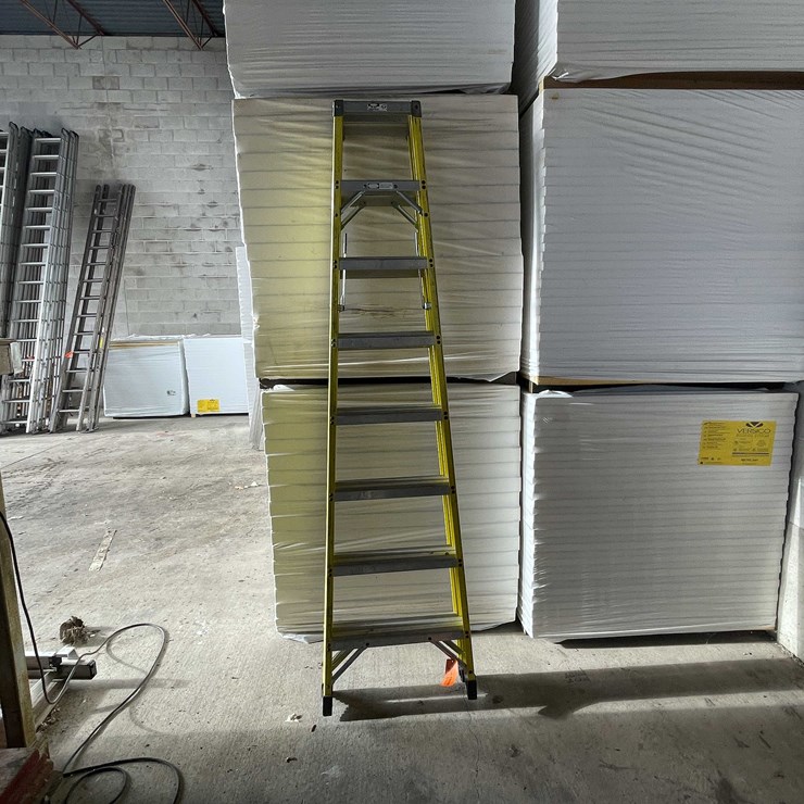 #2293 • Titan 8' Aluminum Ladder