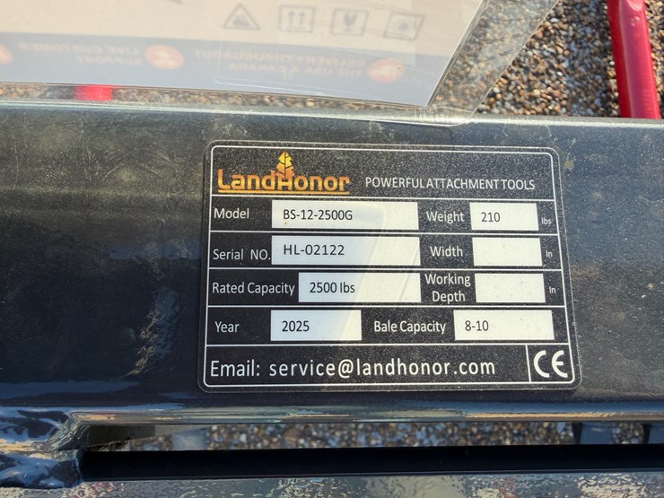 #7902-•-skid-steer-bale-spear-image-5