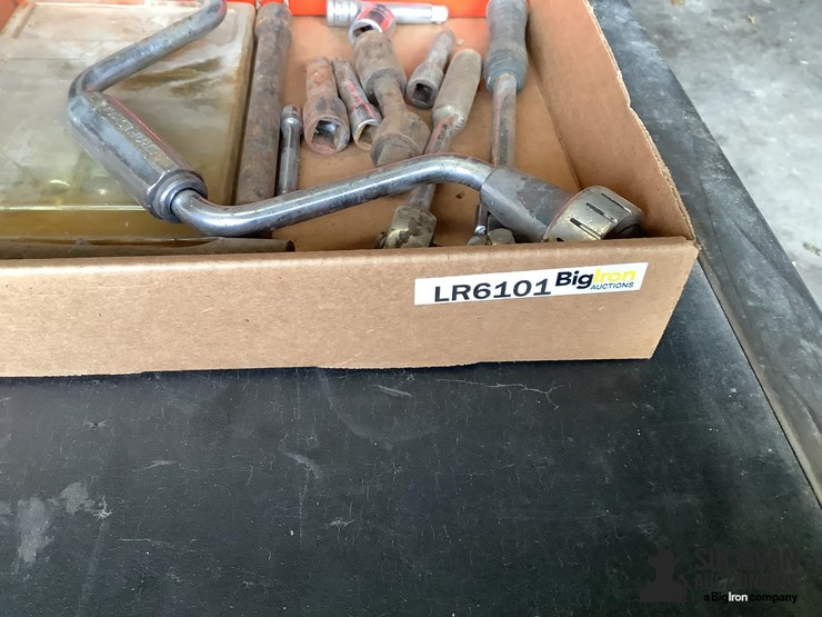 assorted-rachets-&-sockets-image-4