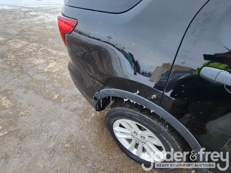 2016-ford-explorer-image-29