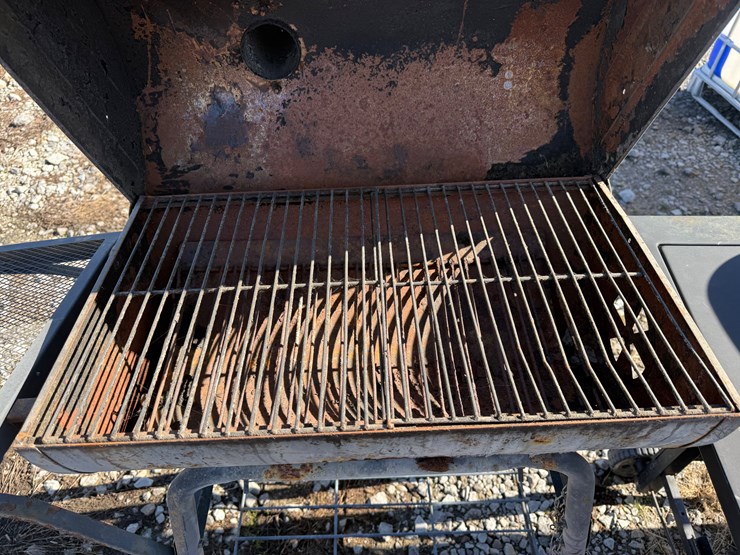 #28200-•-lot-of-(2)-grills-&-wrought-iron-fencing-decor-inv#-28200-image-9