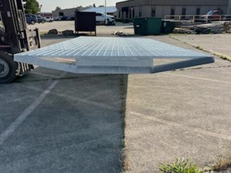 galvanized-steel-hay-rack-w/mesh-floor-image-2