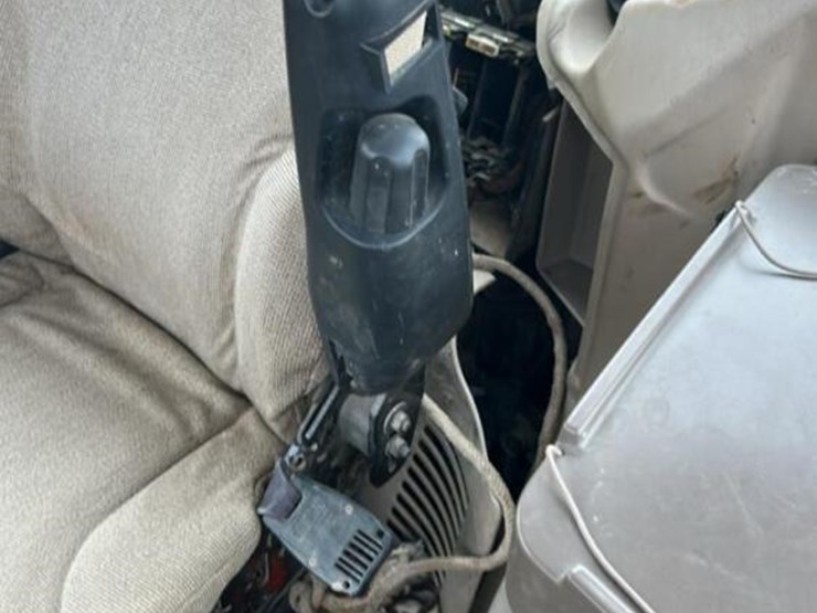 2010-john-deere-7330-image-26