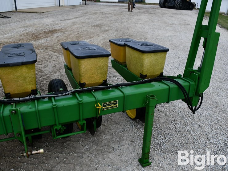john-deere-6r30-planter-image-16