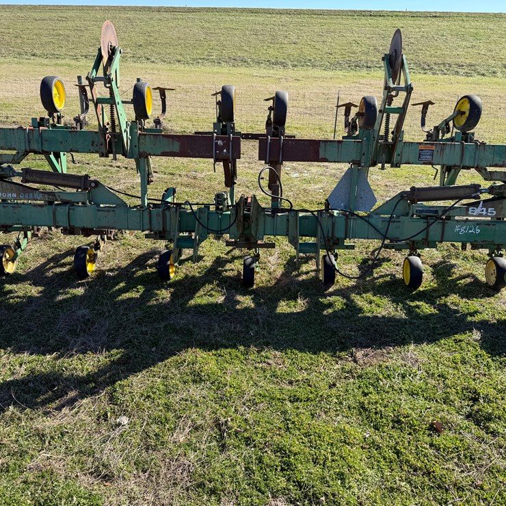 JOHN DEERE 845