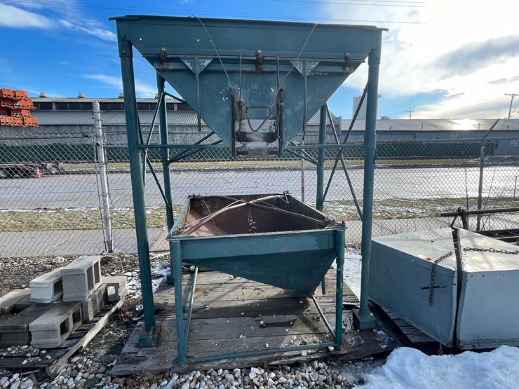 #2269-•-(2)-metal-hoppers-image-1