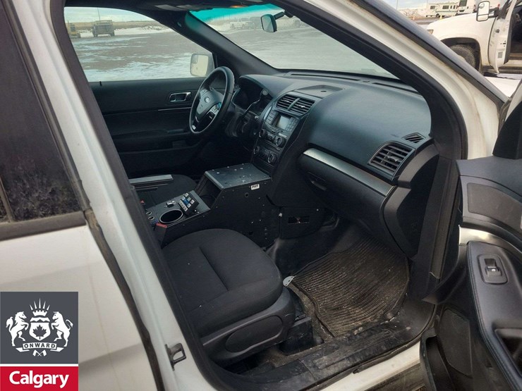 2016-ford-explorer-image-15