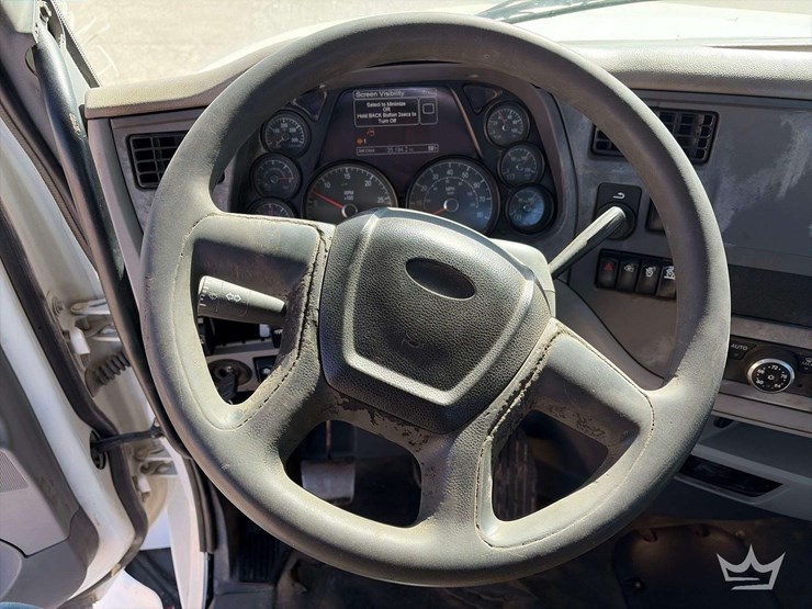 2013-peterbilt-567-image-16