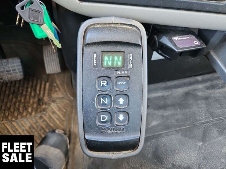 2009-international-durastar-4400-image-22