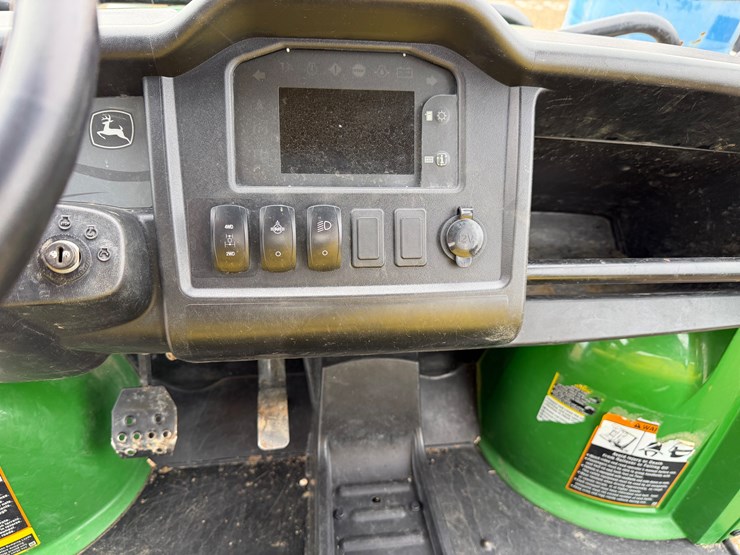 john-deere-gator-image-8