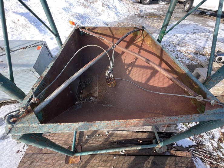 #2269-•-(2)-metal-hoppers-image-8