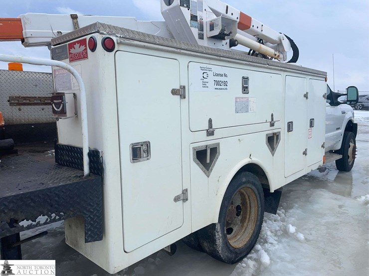 2006-ford-f550-image-36