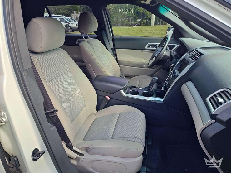 2012-ford-explorer-image-17