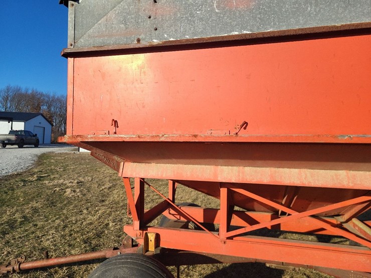 hopper-wagon-w/westendorf-running-gear-image-13