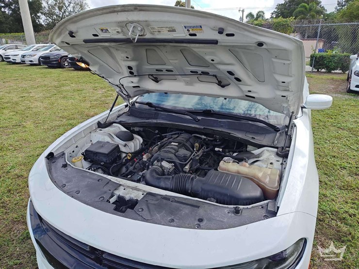 2017-dodge-charger-sedan-image-10