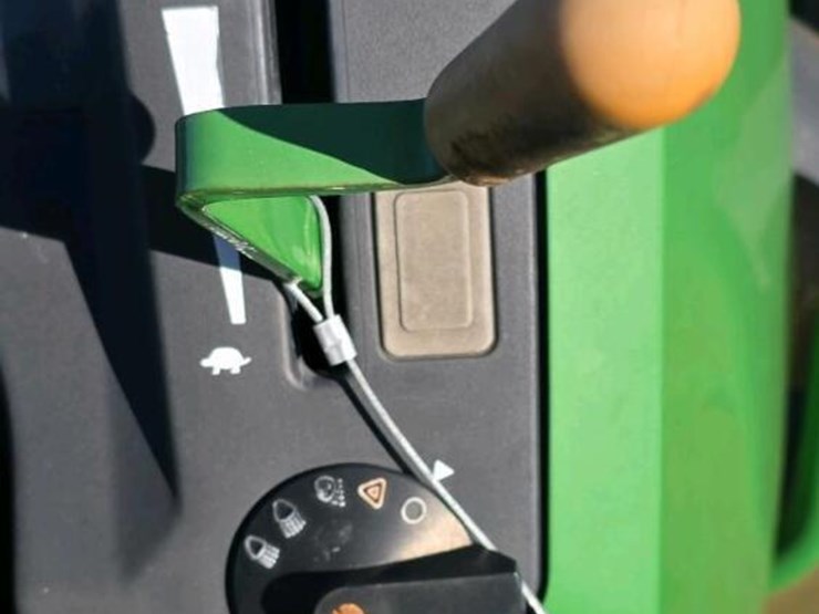 2016-john-deere-5075e-image-19