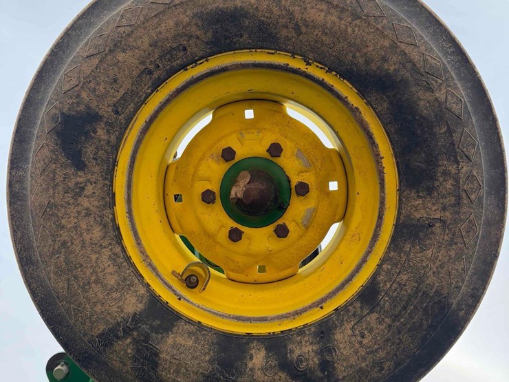 2013-john-deere-2623vt-image-15