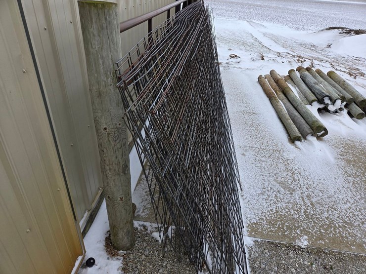 (16)-16'-&-(2)-8'-cattle-panels-image-5