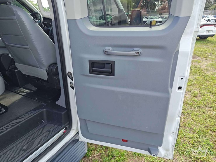 2018-ford-transit-image-26