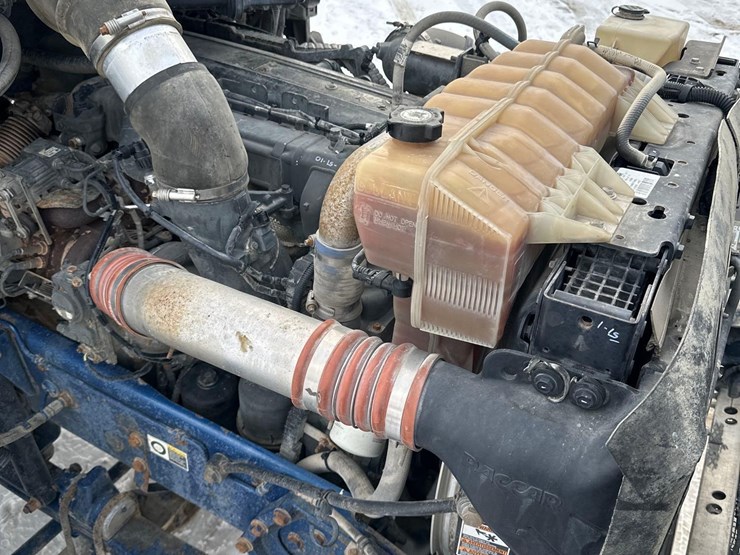 2015-kenworth-t880-image-23