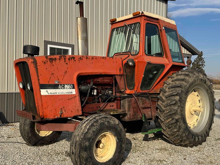 1973-allis-chalmers-7050-tractor-image-1