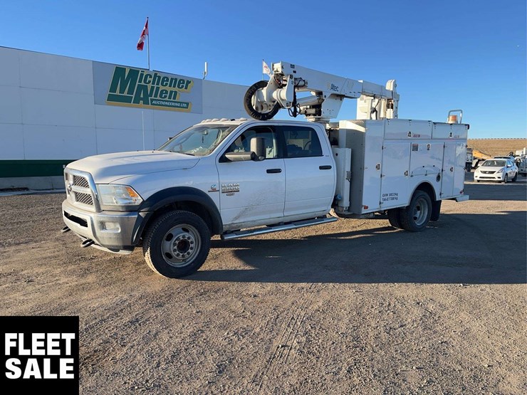 2014-ram-5500-4x4-s/a-bucket-truck-image-1