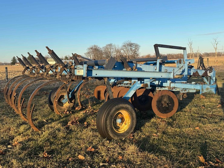 dmi-colter-champ-9-shank-chisel-plow-image-1