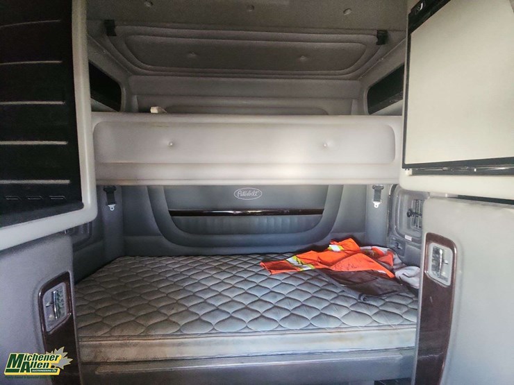 2013-peterbilt-388-image-24