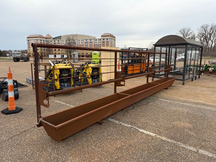 #7830-•-24ft-self-standing-cattle-feeder-image-1